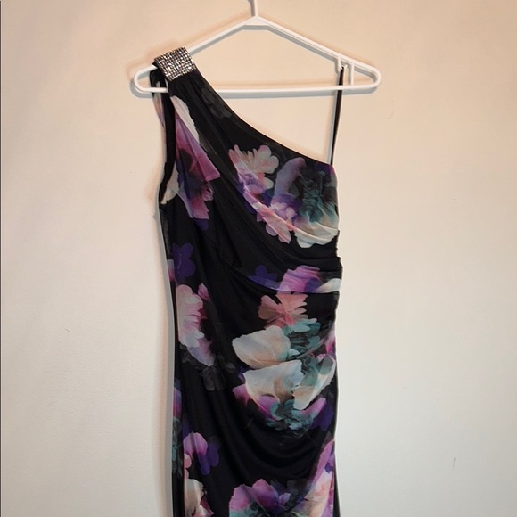 Black and Pink Asymmetrical One-Shoulder Bodycon Dress - Picture 4 of 7